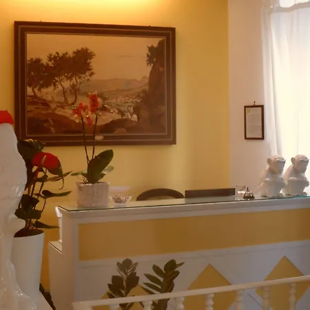 팔라쪼 잔누지 릴레스 게스트하우스 4*