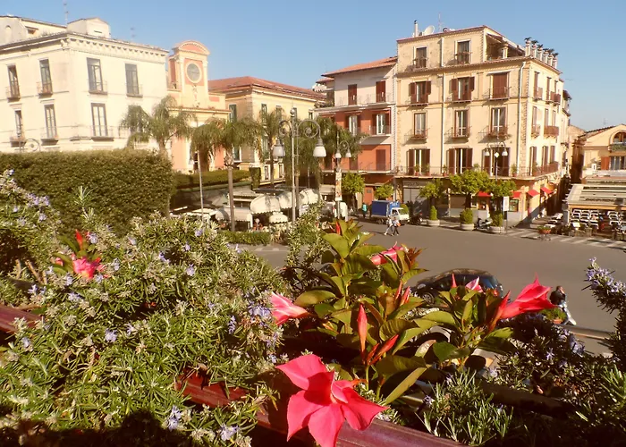 בית הארחה Palazzo Jannuzzi Relais סורנטו