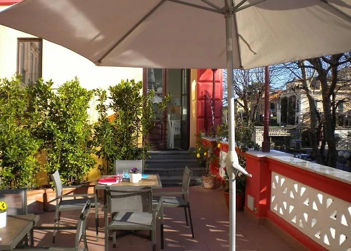 בית הארחה Palazzo Jannuzzi Relais סורנטו