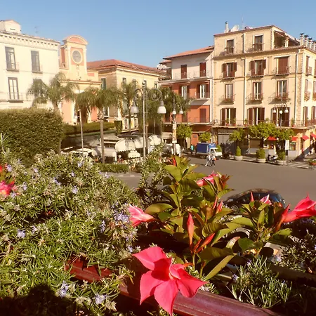 בית הארחה Palazzo Jannuzzi Relais סורנטו