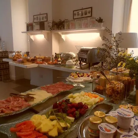 パラッゾ ヤヌツィー レライス ゲストハウス