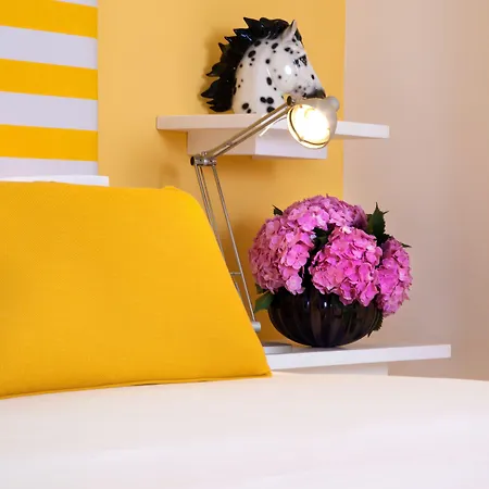 パラッゾ ヤヌツィー レライス