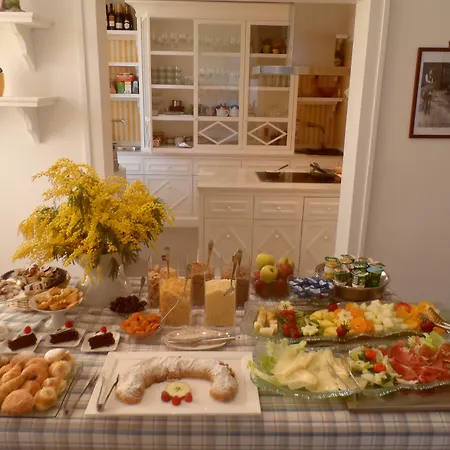 ゲストハウス パラッゾ ヤヌツィー レライス 4*