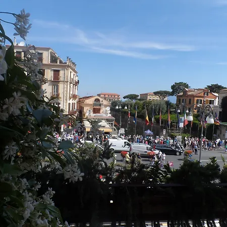 パラッゾ ヤヌツィー レライス ゲストハウス 4*