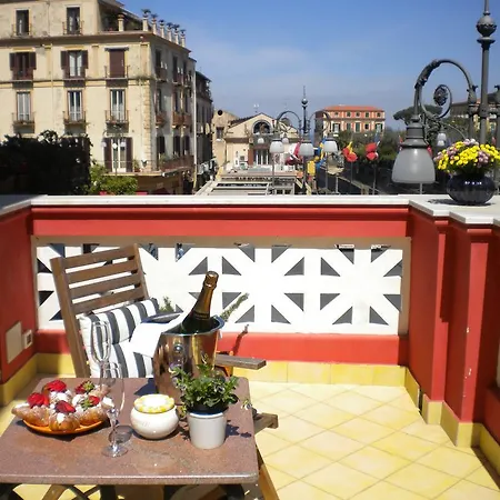 パラッゾ ヤヌツィー レライス ゲストハウス ソレント